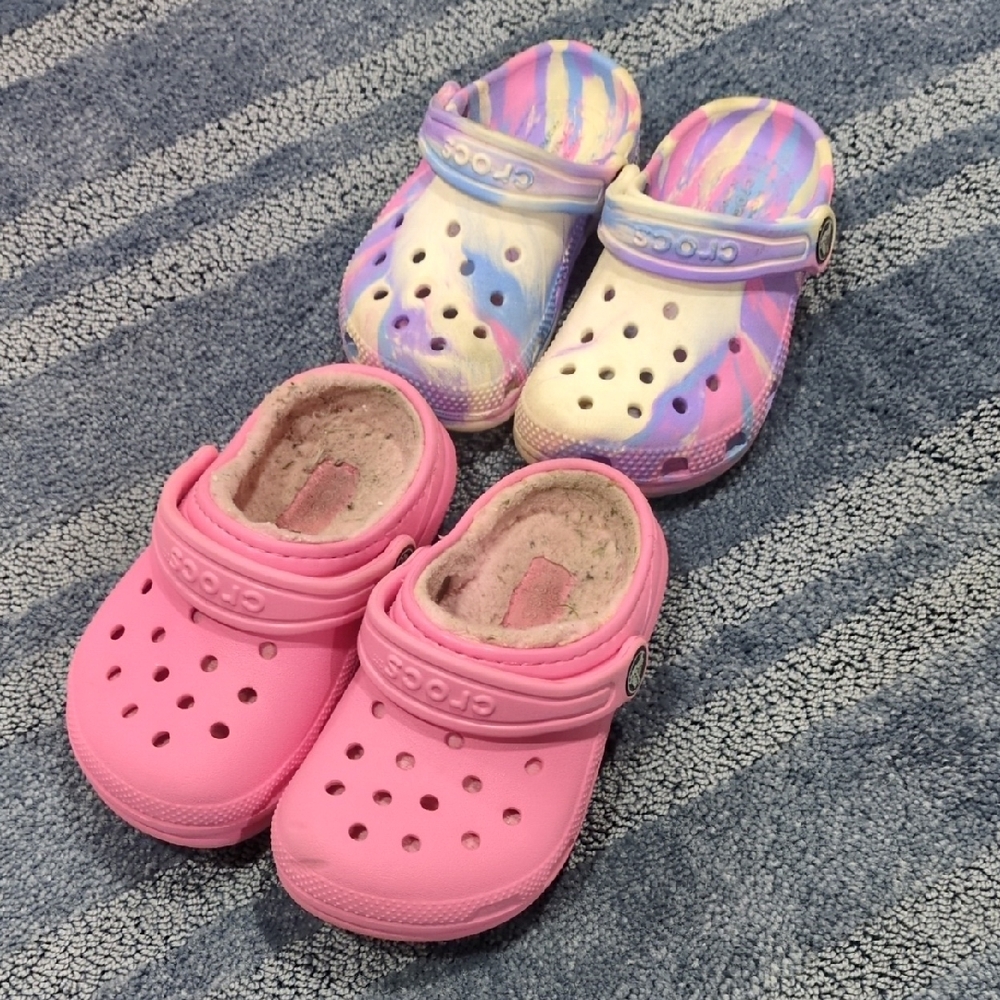 CROCS Girls Bundle, Pink Fur Lined & Pink/Purple Marbled - Picture 1 of 13